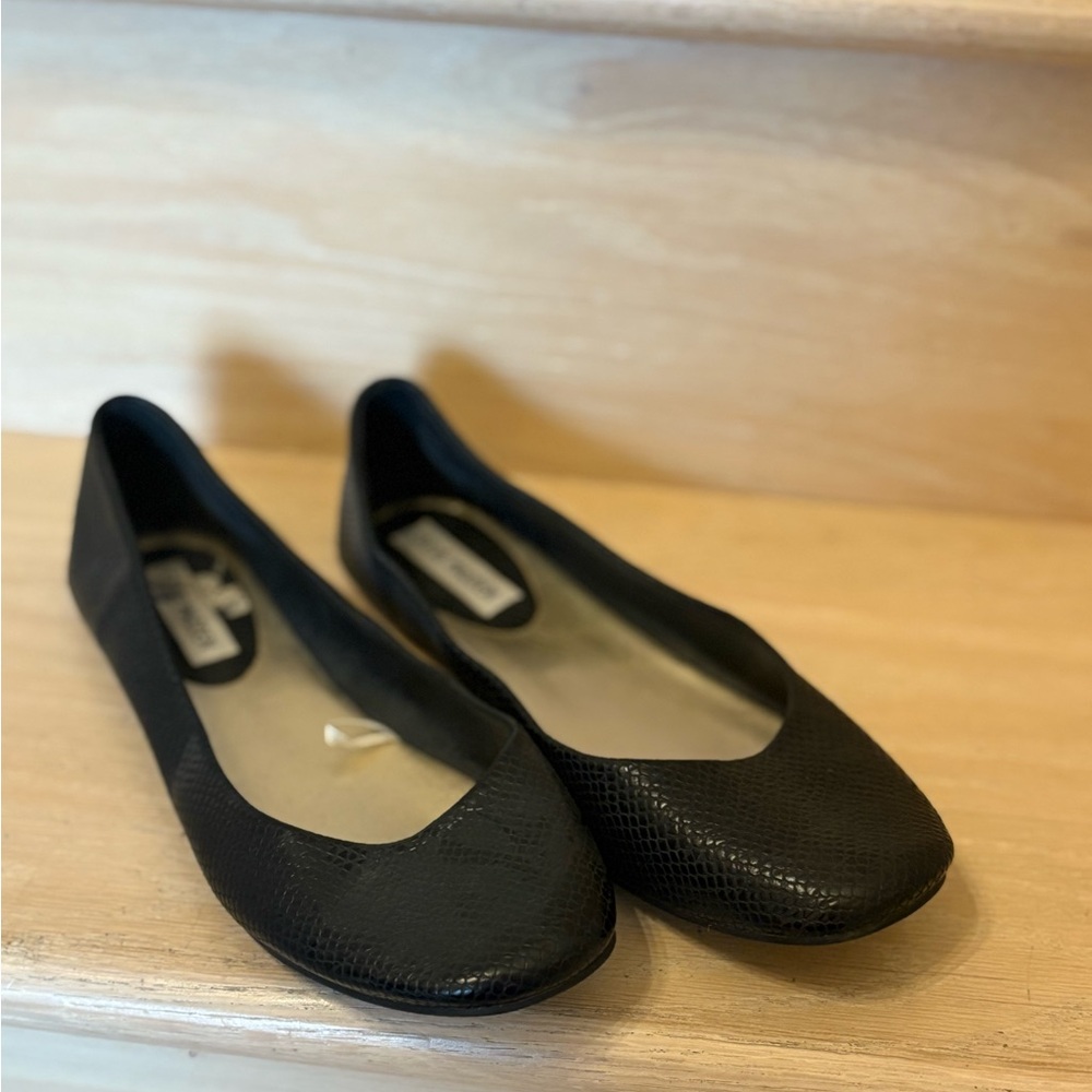 Steve Madden Black Textured Flats